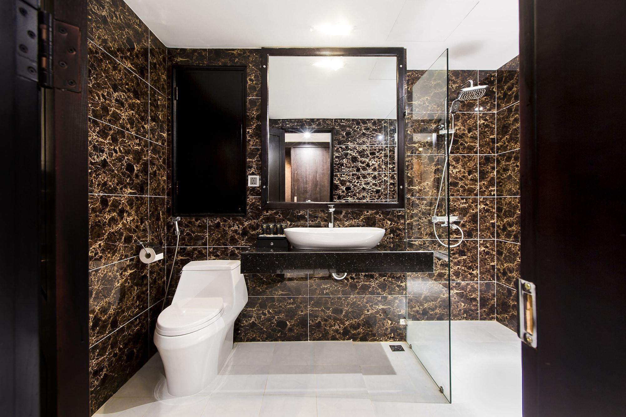 Royal Quang Binh Hotel Донг Хой Екстериор снимка
