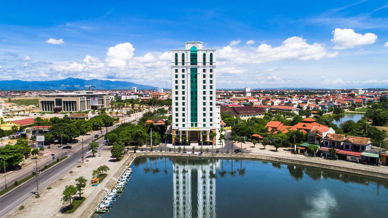 Royal Quang Binh Hotel Донг Хой Екстериор снимка